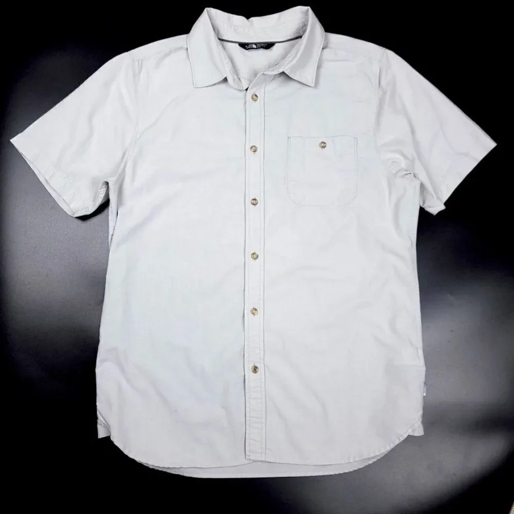 THE NORTH FACE Short Sleeve Casual Button Down Shirt in Light‎ Gray Mens Medium